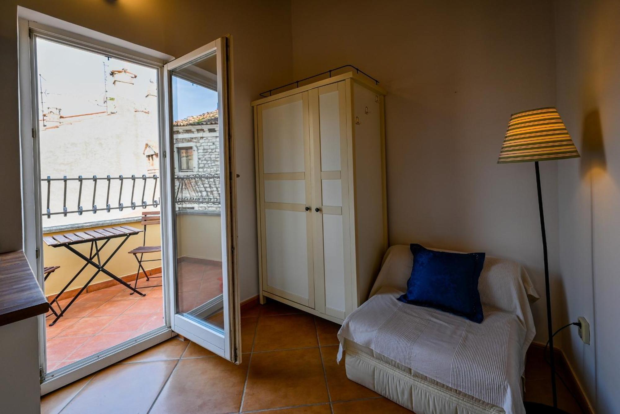 Alice Apartment With Balcony Rovinj Exterior foto