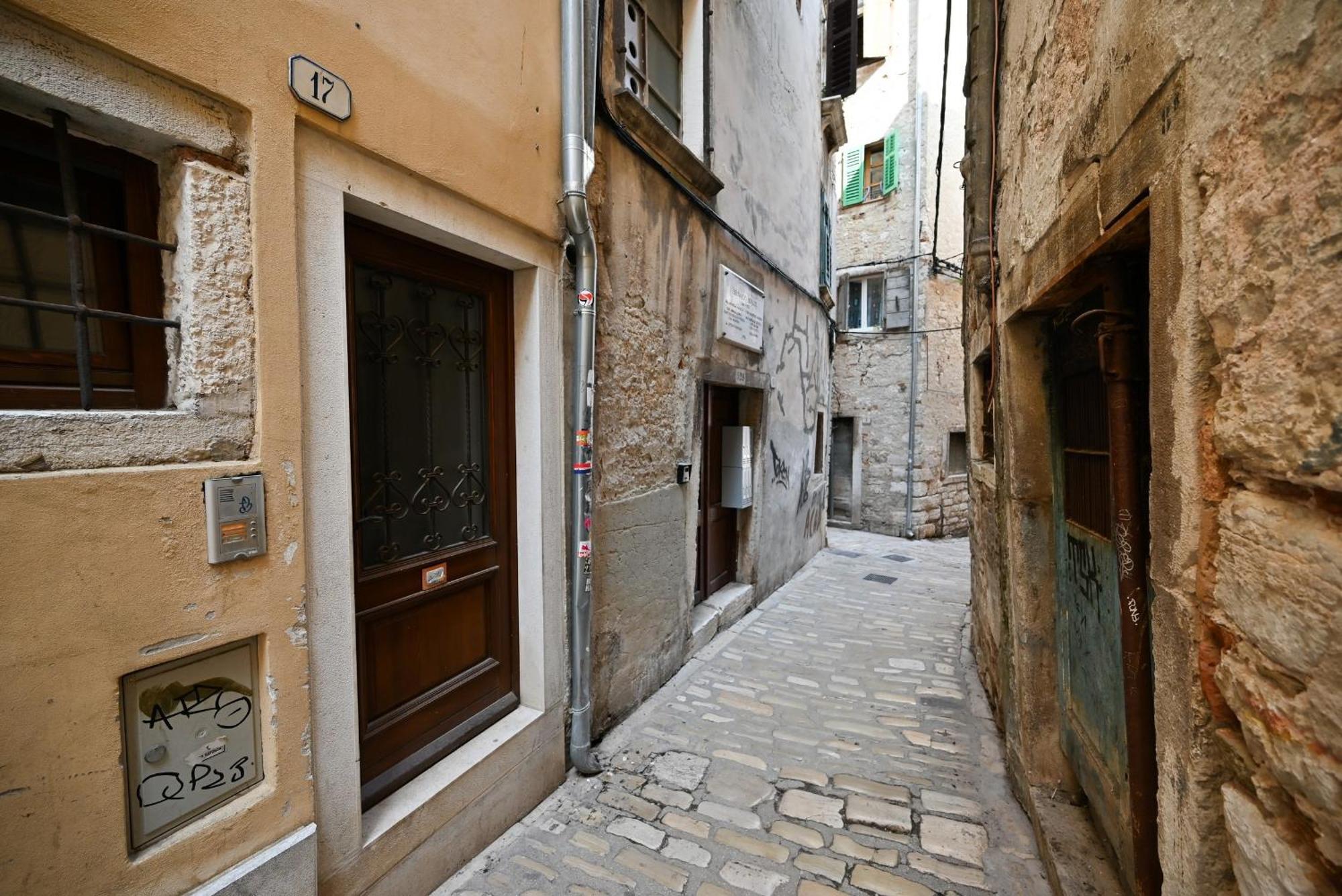 Alice Apartment With Balcony Rovinj Exterior foto